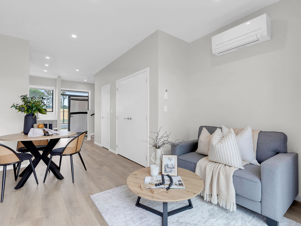 1766108716_18071750417660955142627121Hutchinson14