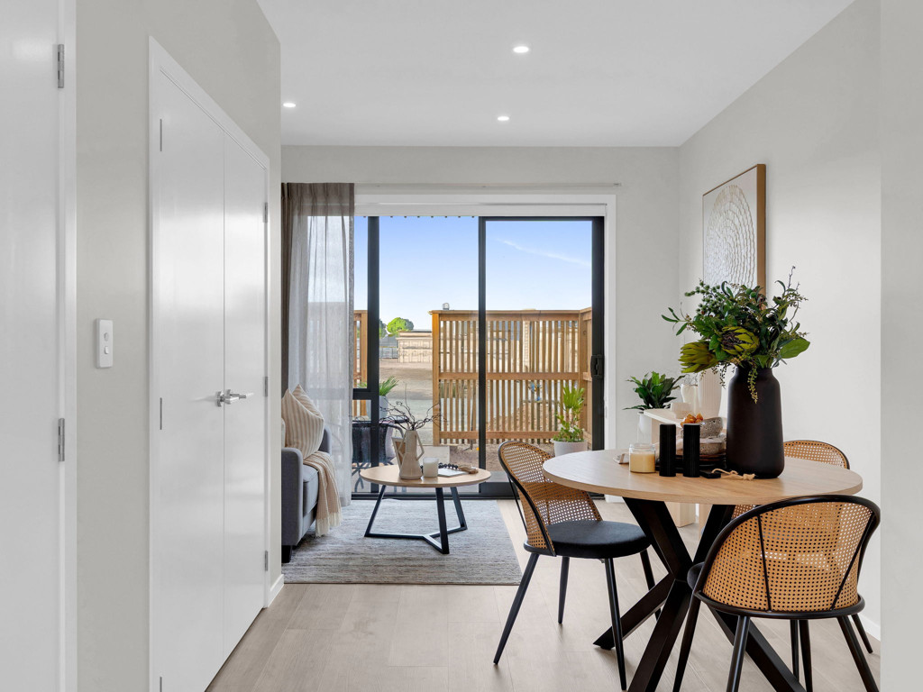 1766108720_18071754517660955282621521Hutchinson20