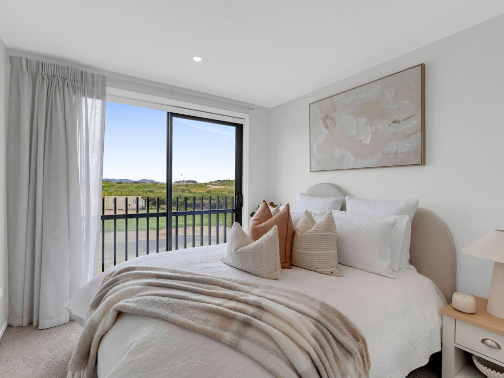 1766108738_18071771217660955671371921Hutchinson17